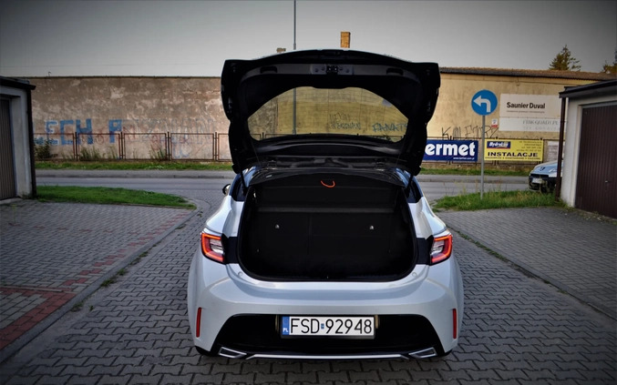 Toyota Corolla cena 94900 przebieg: 33000, rok produkcji 2020 z Drezdenko małe 667